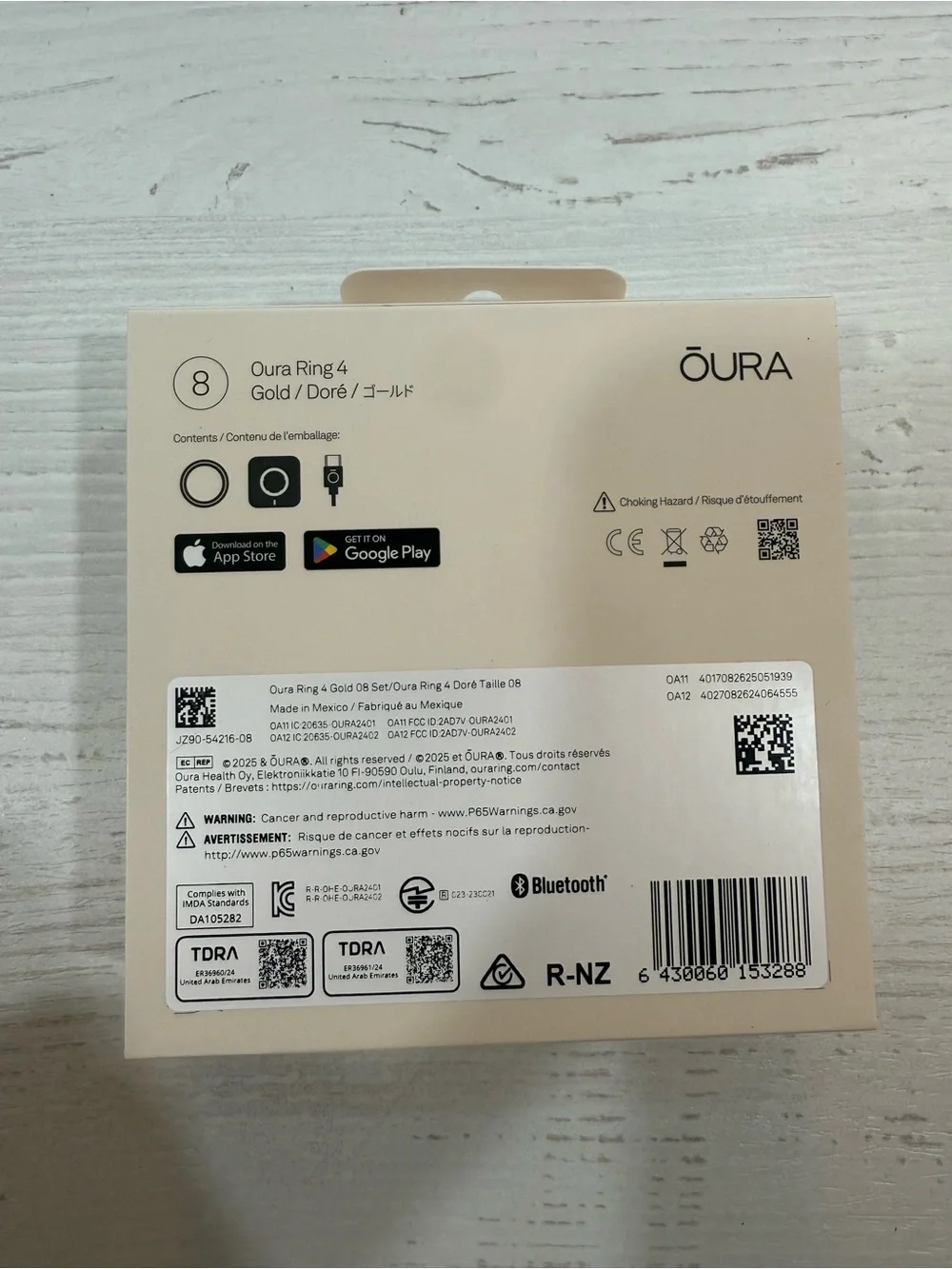 Oura Ring 4 - Gold and White Packaging